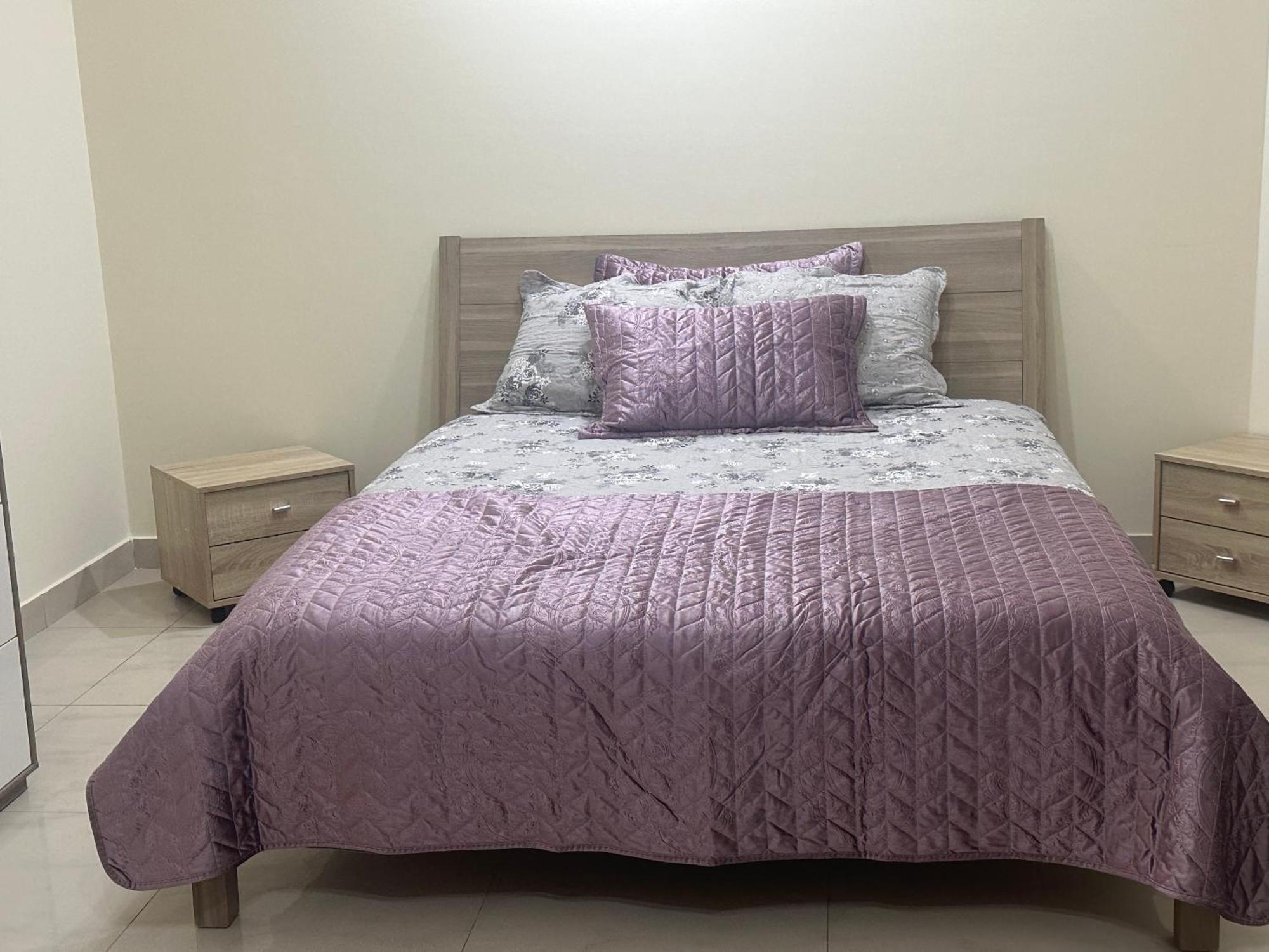 In King Bed Master For Girls Or Family
