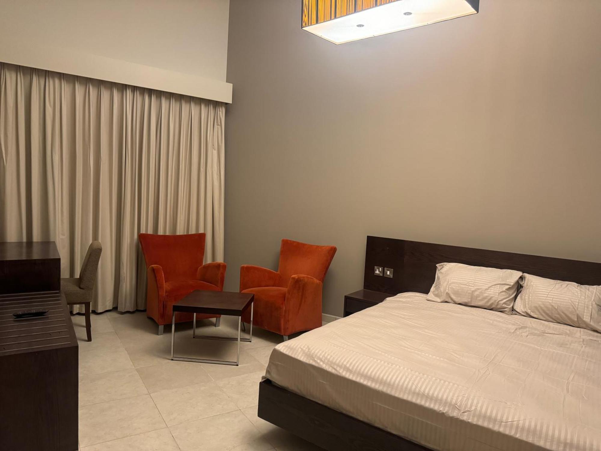In King Bed Master For Girls Or Family